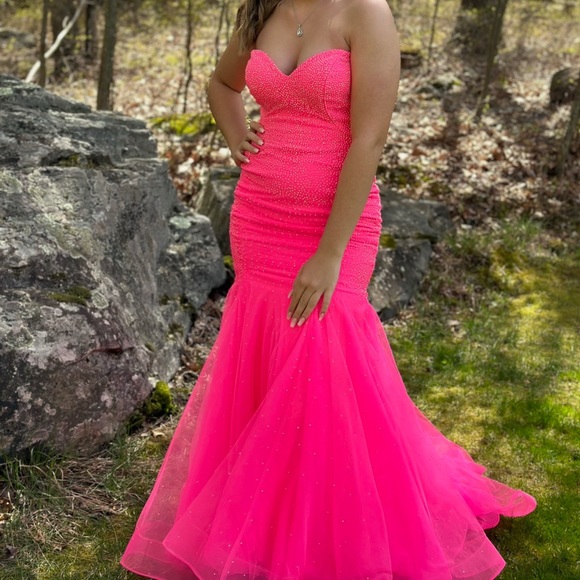 La Femme hot pink prom dress size 6 - Picture 4 of 7